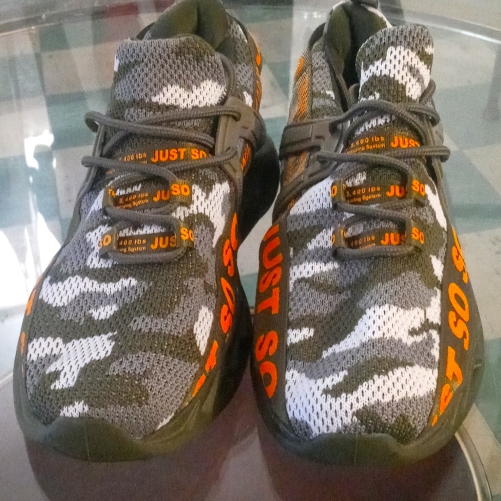 NEW Running/walking shoe (UNISEX)